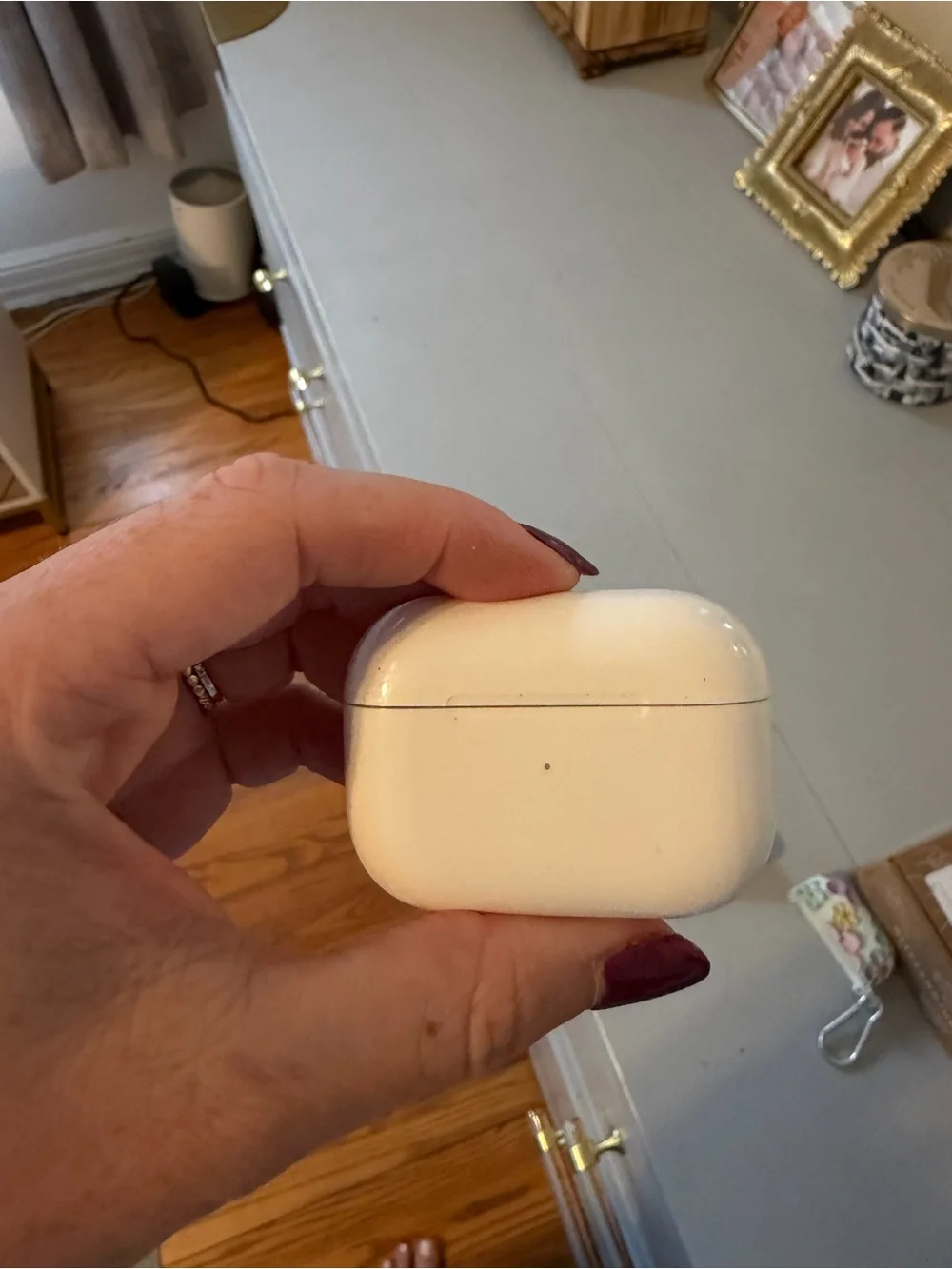 Apple White AirPods Pro first generation with case used